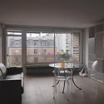 Tour Eiffel Two-Bathroom Two-Bedroom Loggia Spacious Quiet Brand-New Apartment