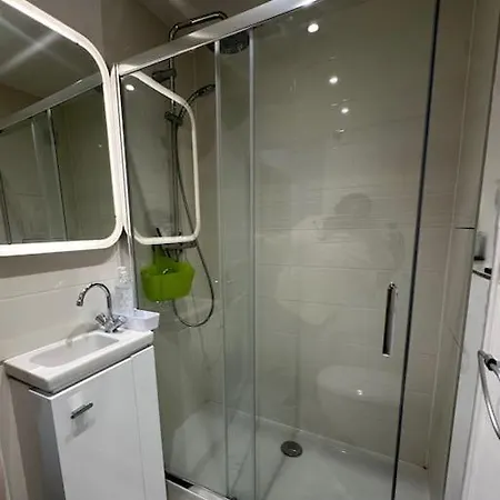 Eiffel Tower Spacious 2-bedroom, 2-bathroom Quiet Apartment, Elegant And Peaceful Apartment