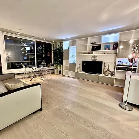 Appartamento Eiffel Tower Spacious 2-bedroom, 2-bathroom Quiet Apartment, Elegant And Peaceful Parigi