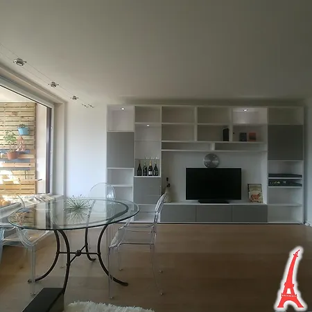 Apartment Eiffel Tower Spacious 2-bedroom, 2-bathroom Quiet Apartment, Elegant And Peaceful