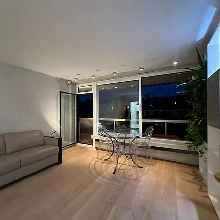 Appartamento Eiffel Tower Spacious 2-bedroom, 2-bathroom Quiet Apartment, Elegant And Peaceful Parigi